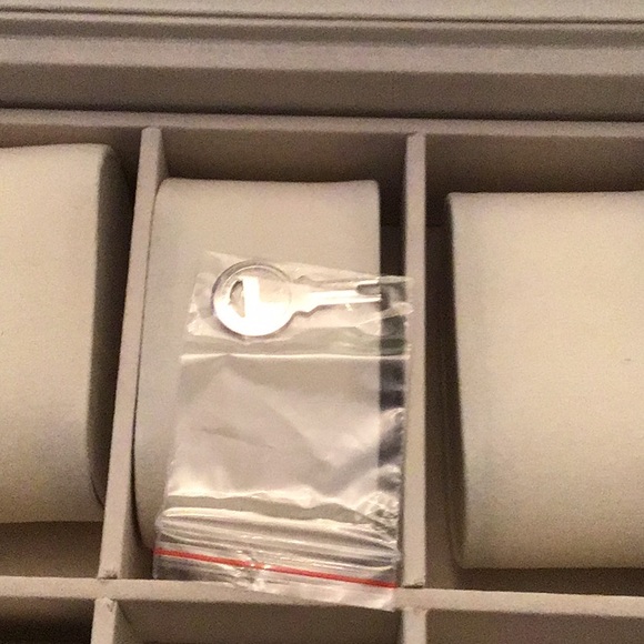 💲💲💲SOLD. Jewelry and Watch Case - Picture 5 of 8